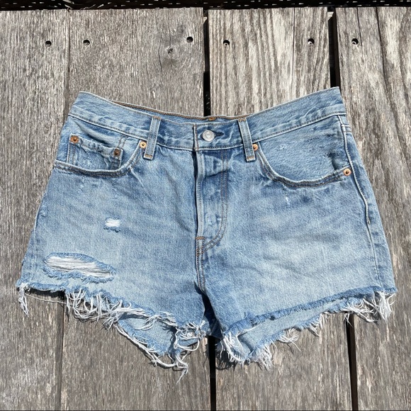 Levi’s 501 Jean shorts - Picture 2 of 3